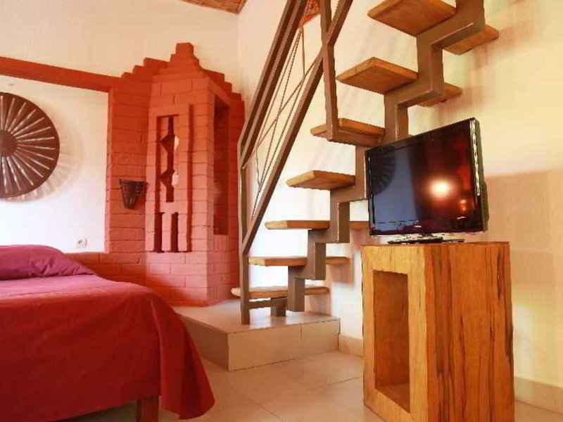 Les Bougainvillees 12