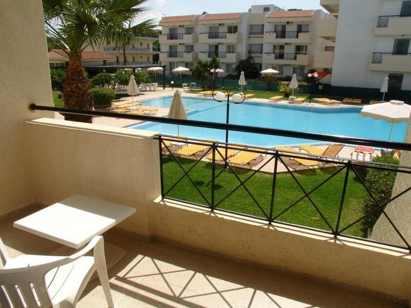 Summerland Hotel & Bungalows 6