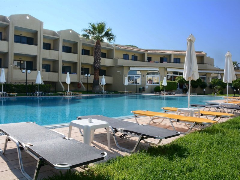 Summerland Hotel & Bungalows 10