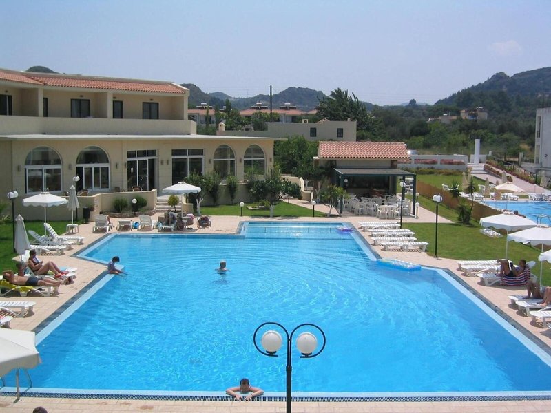 Summerland Hotel & Bungalows 11