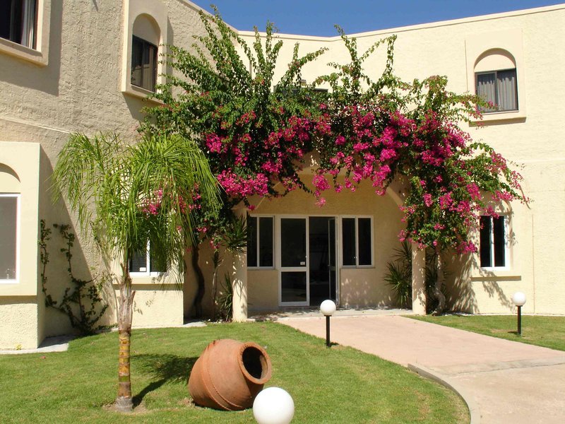 Summerland Hotel & Bungalows 3