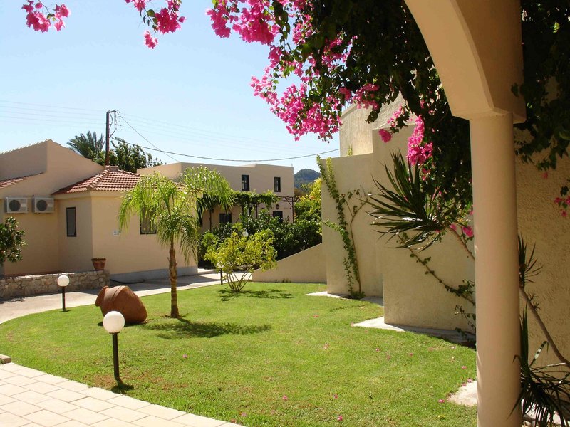 Summerland Hotel & Bungalows 5
