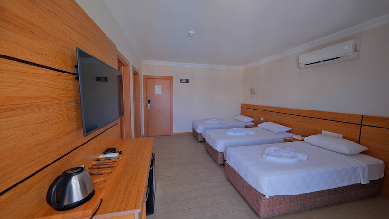 Beso Beach Hotel 7
