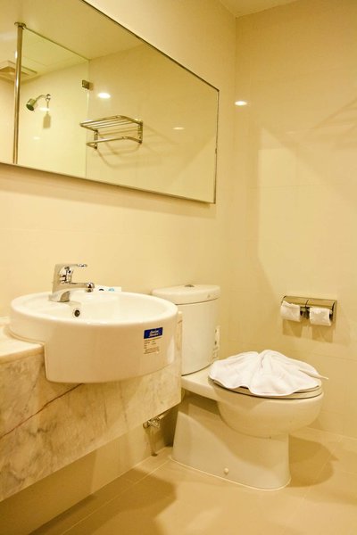 Sunshine Hotel & Residences 8