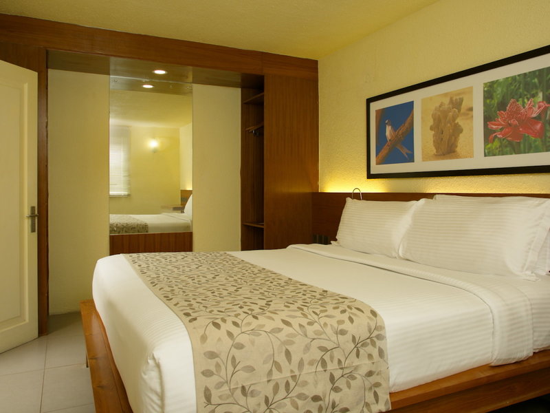 Coral Strand Smart Choice Hotel  48