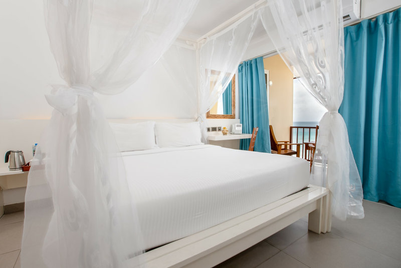 Coral Strand Smart Choice Hotel  2