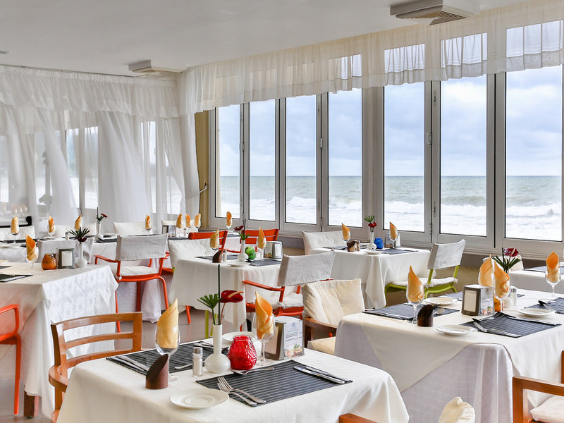 Coral Strand Smart Choice Hotel  37