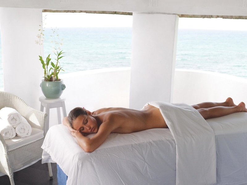 Couples Sans Souci Resort & Spa 22