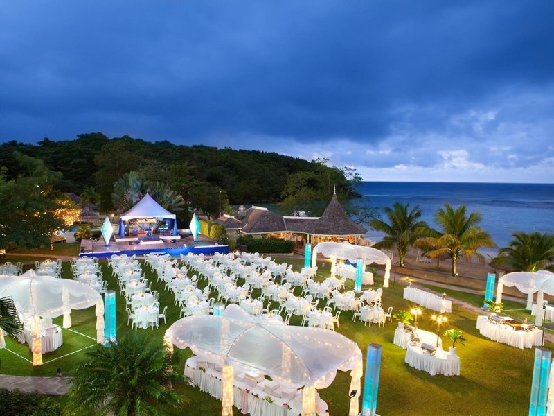 Couples Sans Souci Resort & Spa 38