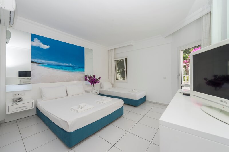 Bendis Beach Hotel 15