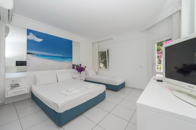 Bendis Beach Hotel 6