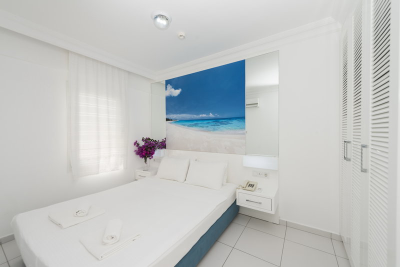 Bendis Beach Hotel 10