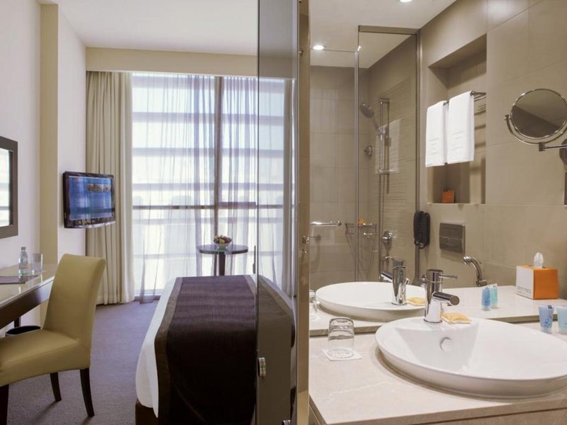 Centro Barsha 32