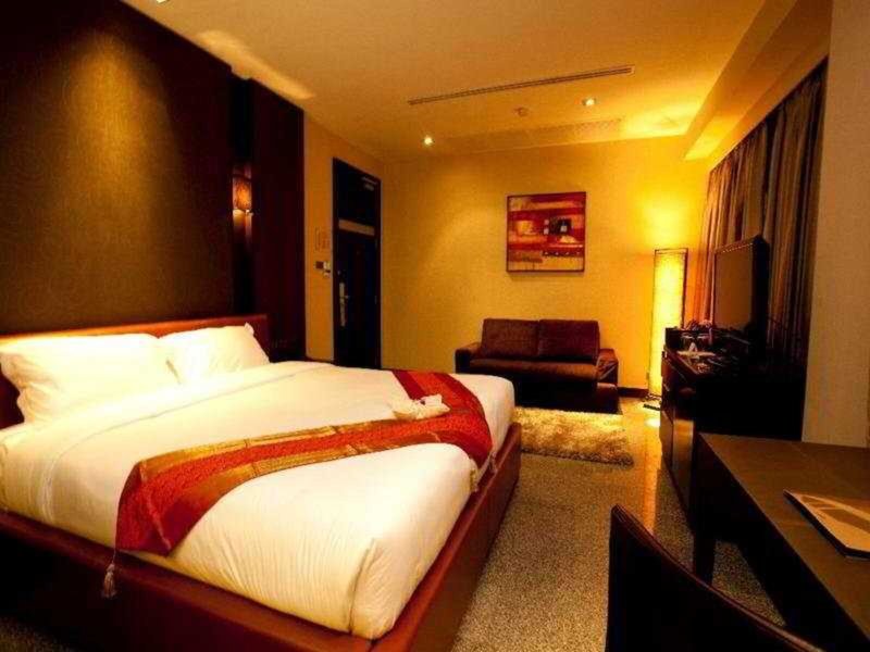 Pietra Ratchadapisek Bangkok 14