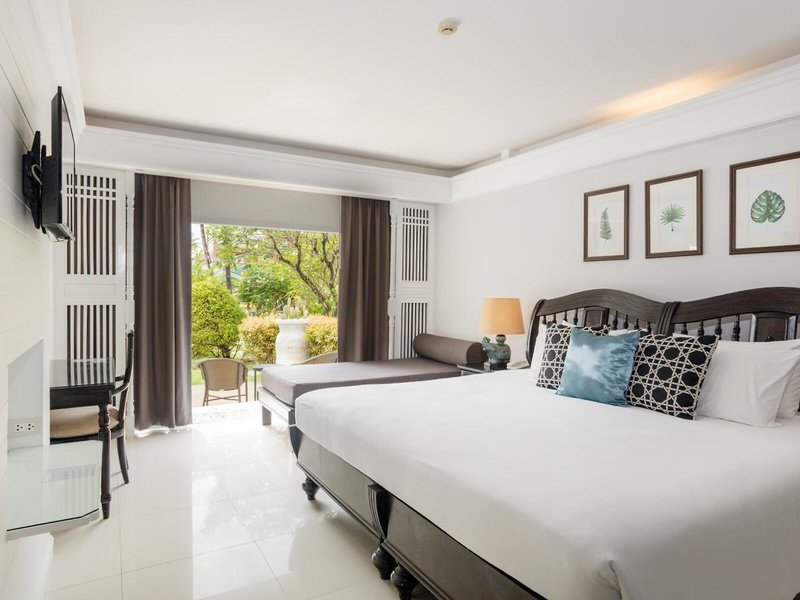 Thavorn Palm Beach 44