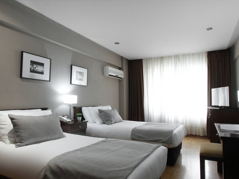 8 de Octubre 15 - Room Example