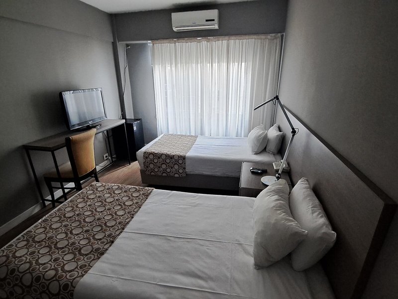 8 de Octubre 17 - Room Example