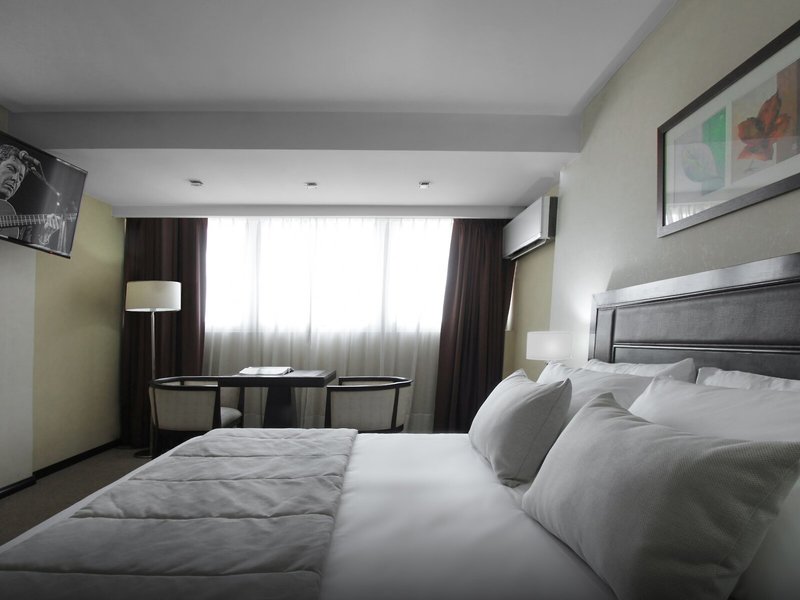 8 de Octubre 20 - Room Example