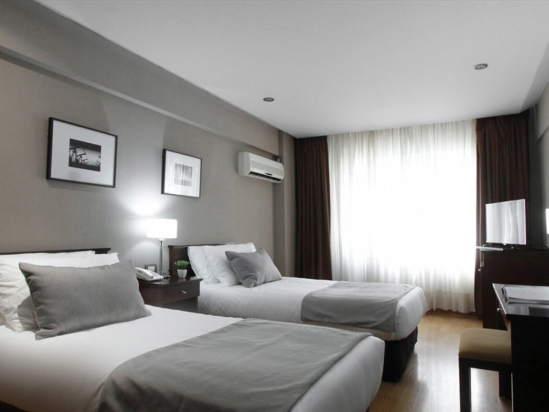 8 de Octubre 22 - Room Example