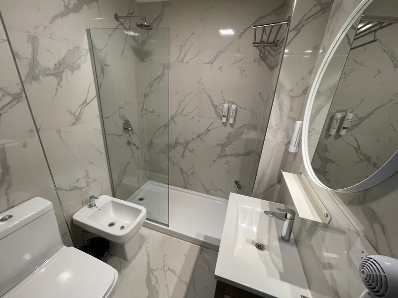 8 de Octubre 23 - Bathroom Example