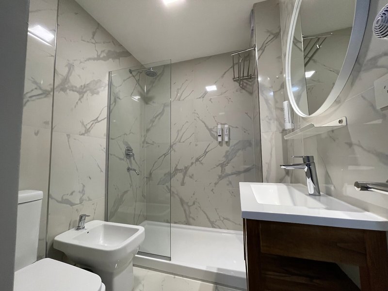 8 de Octubre 24 - Bathroom Example