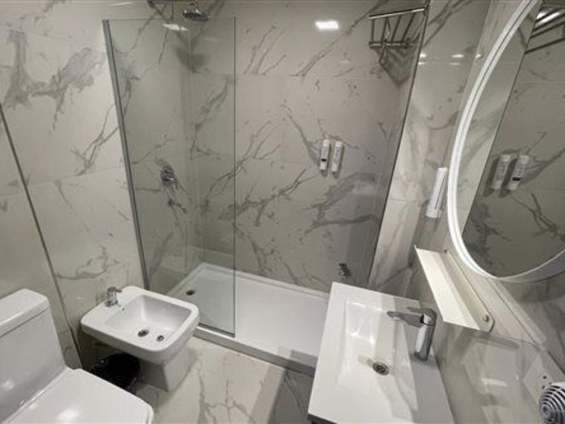 8 de Octubre 26 - Bathroom Example