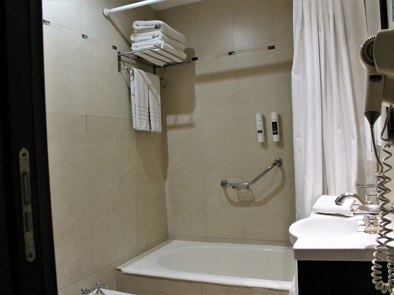 8 de Octubre 32 - Bathroom Example