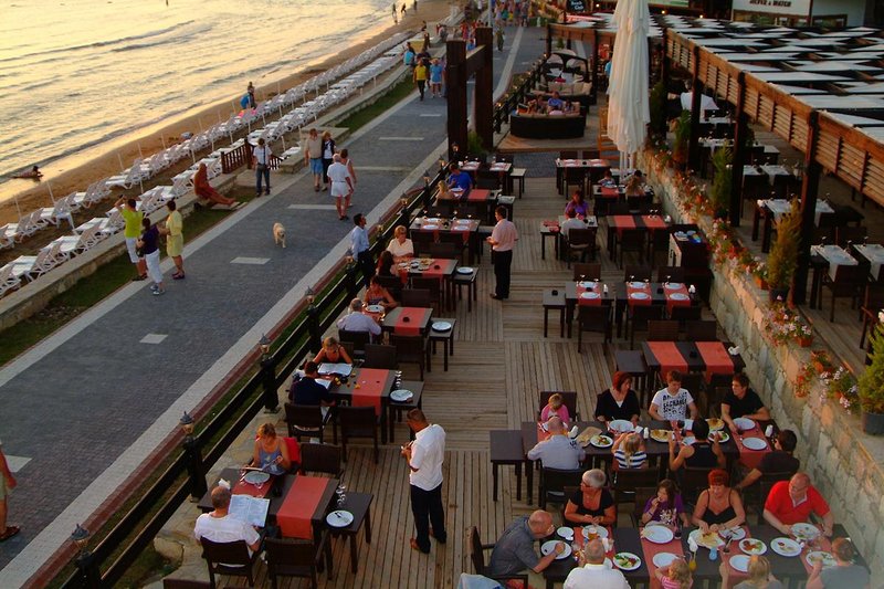 Side Beach Club 8