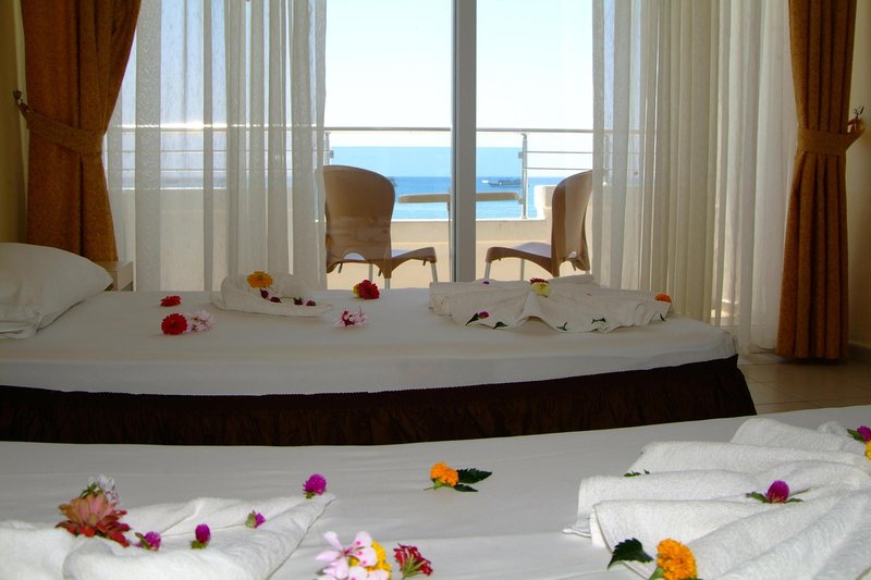 Side Beach Club 7