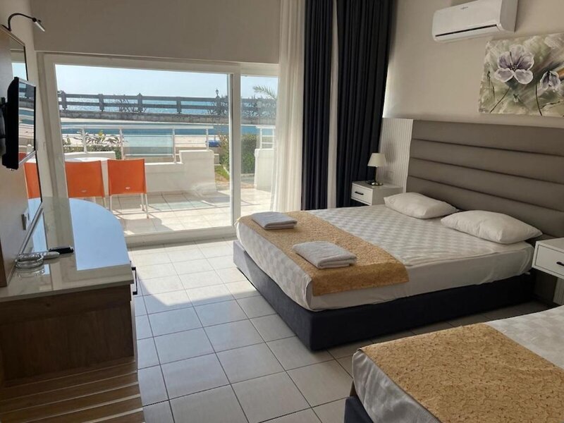 Side Beach Club 6