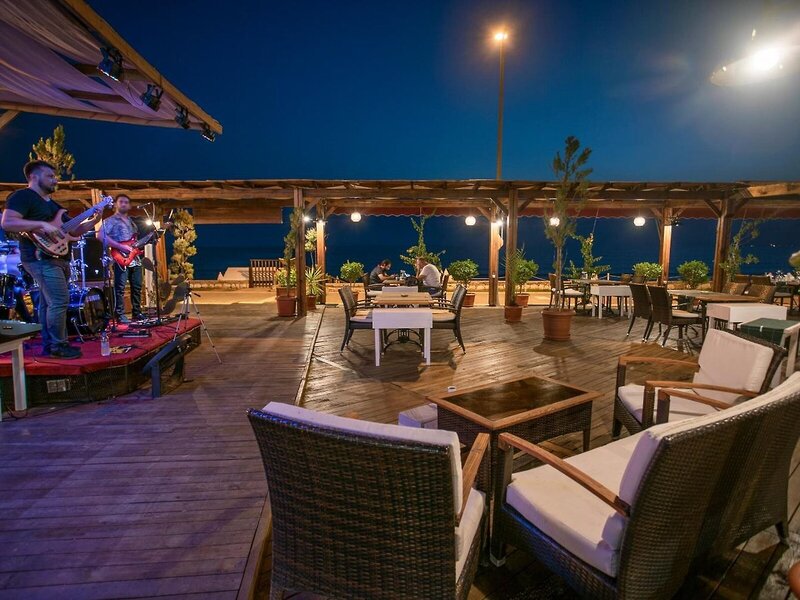 Side Beach Club 8