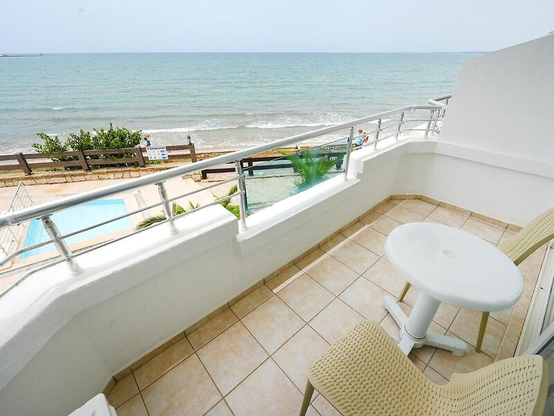 Side Beach Club 14