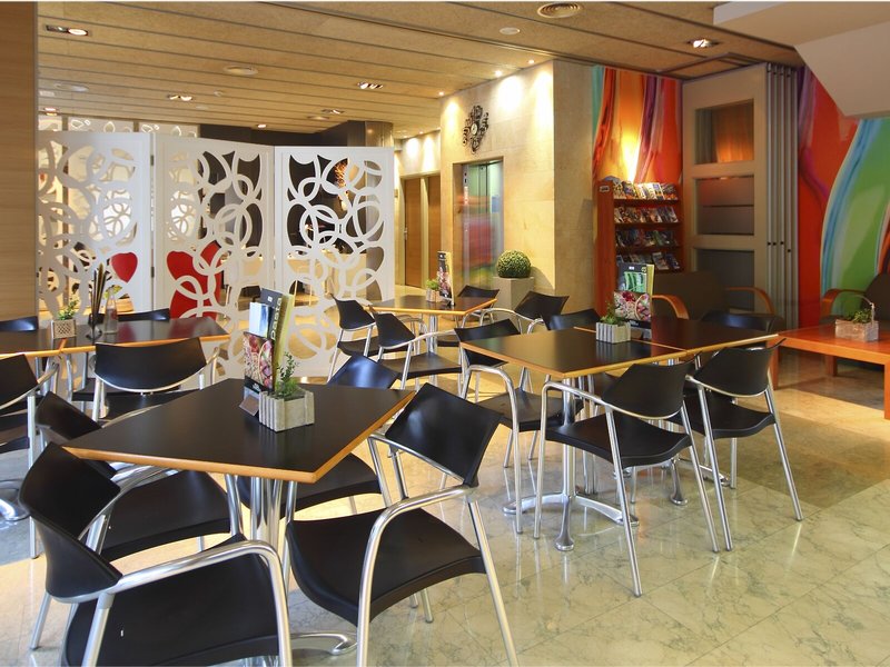 AQUA Nostre Mar Apartaments 8