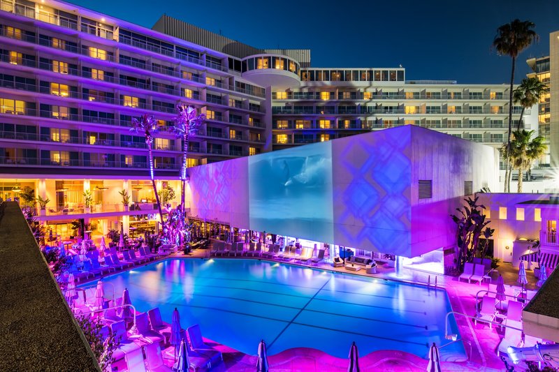 The Beverly Hilton 4