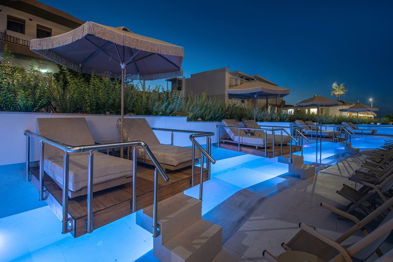 Daisy 10 - Outdoor Pool