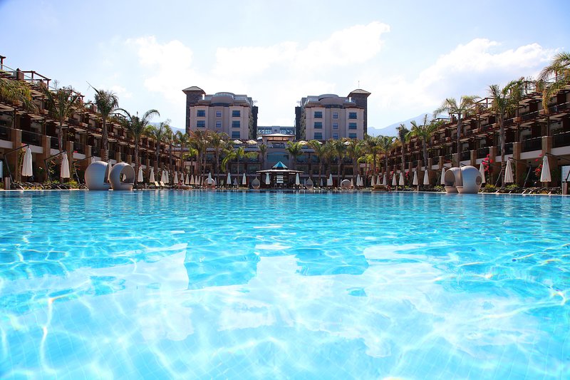 Cratos Premium Hotel & Casino 5