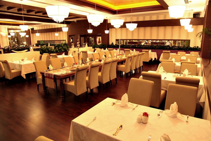 Cratos Premium Hotel & Casino 14