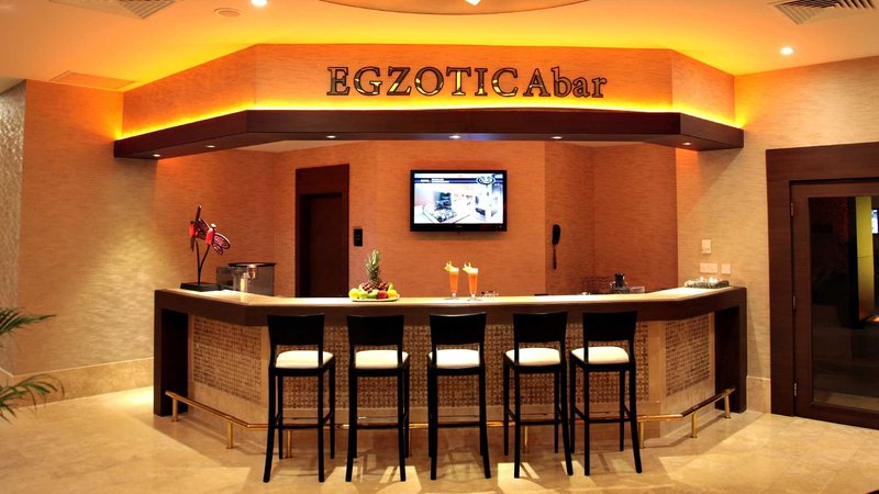 Cratos Premium Hotel & Casino 22