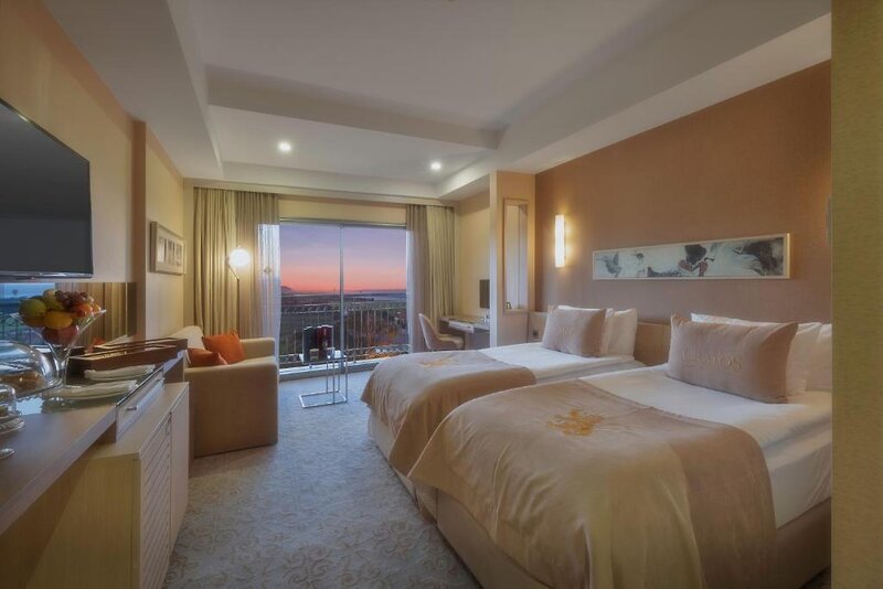 Cratos Premium Hotel & Casino 25