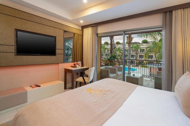 Cratos Premium Hotel & Casino 27