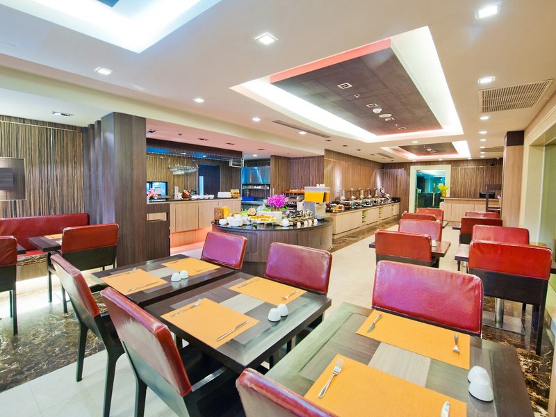 Kingston Suites 11