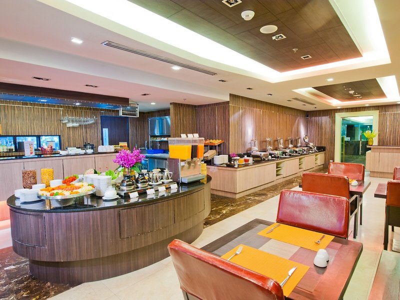 Kingston Suites 13