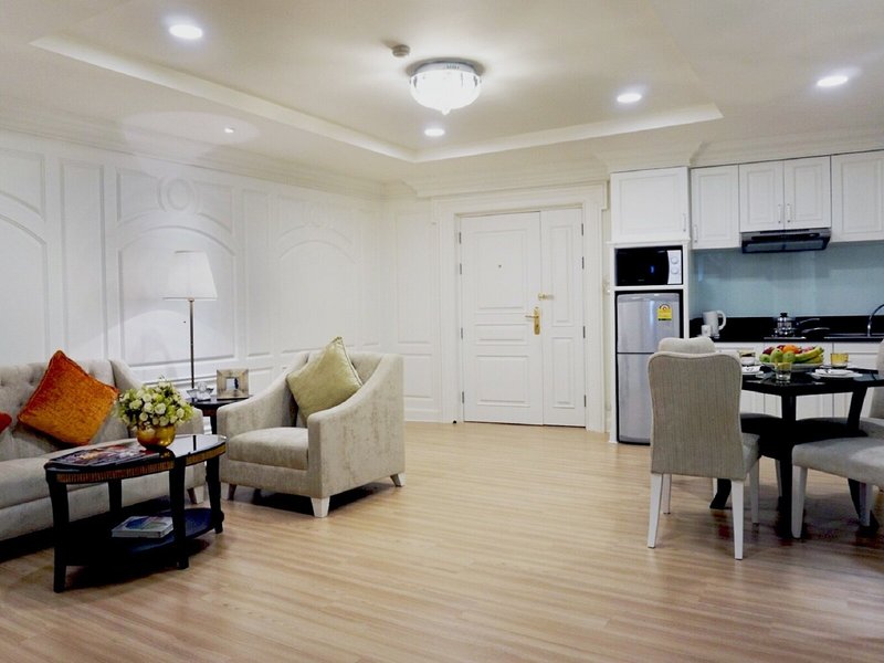 Kingston Suites 17