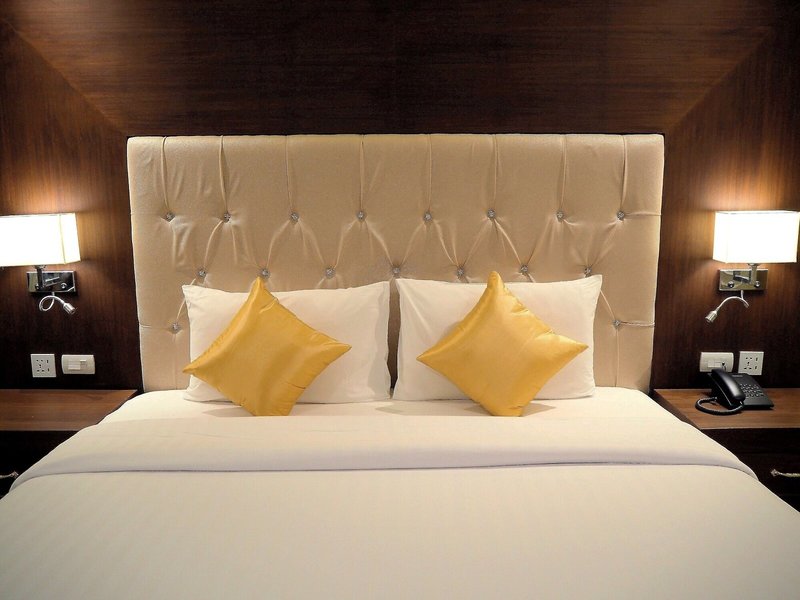 Kingston Suites 20