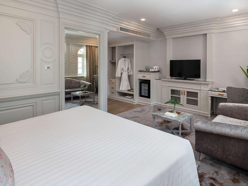 Kingston Suites 24