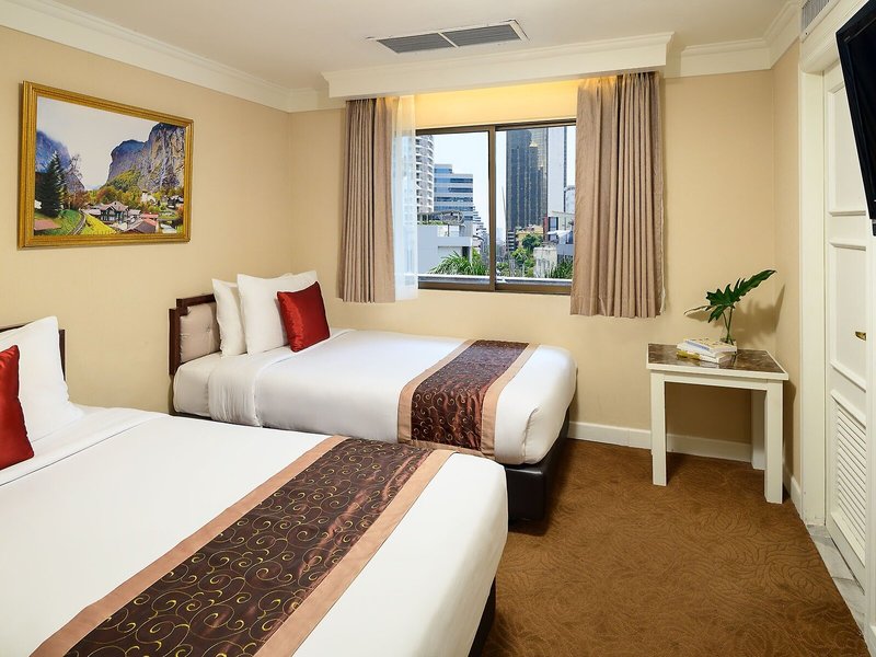 Kingston Suites 27