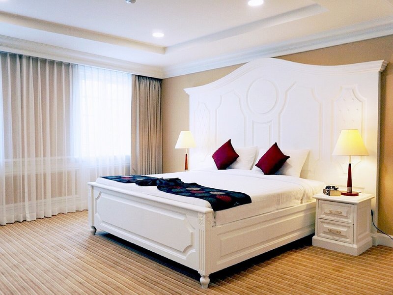 Kingston Suites 28