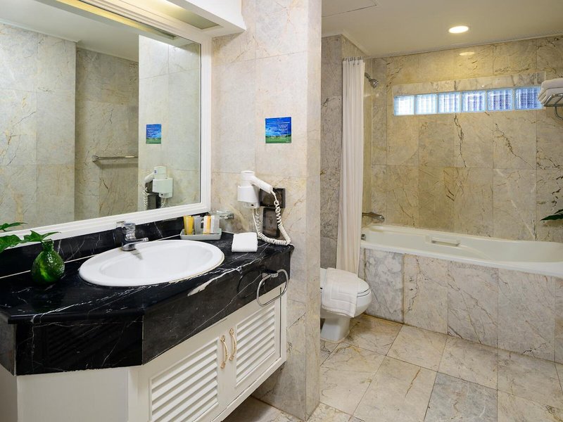 Kingston Suites 30