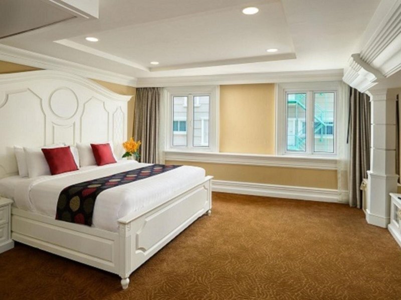 Kingston Suites 33