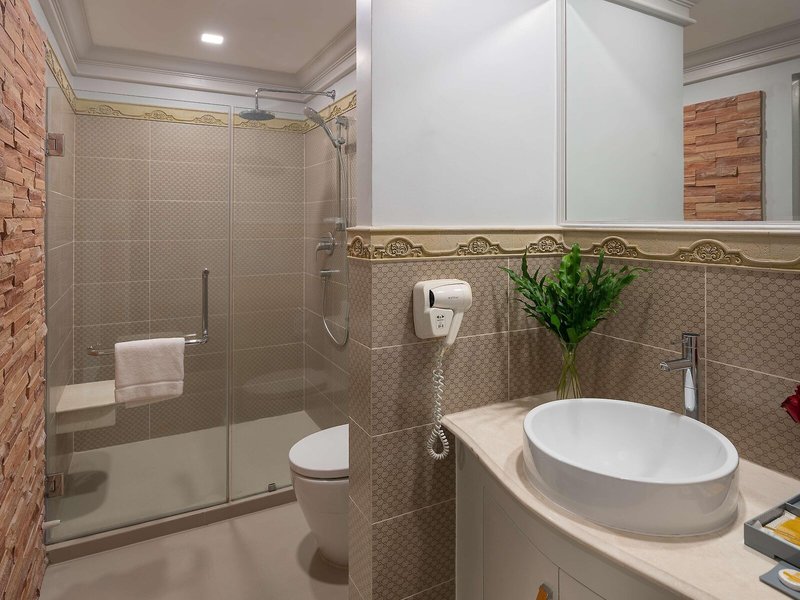 Kingston Suites 36